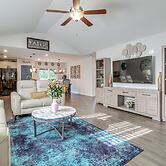 1 Mi to Shopping District: Chic Springfield Home