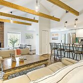 3 Mi to Mashpee Commons: Family Home w/ Fireplace