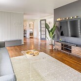 1 Mi to UO Campus - Family Home w/ Pool Table!