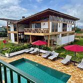 Moyoni Africa Lodge & Tours