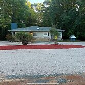 Modern 2br, Pet Friendly, Huge Yard, Central