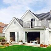 Light-filled Family-friendly Beach House