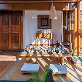 Lijiang half yard hotel