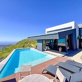 Villa Leonor Cliffside Retreat