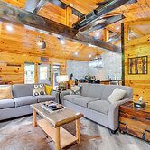 3 Mi to Dollywood: Peaceful Cabin w/ Deck