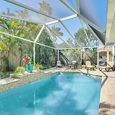 8 Mi to Fort Myers Beach: Poolside Paradise!