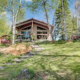 Lakefront Family Cabin w/ Views in Medford