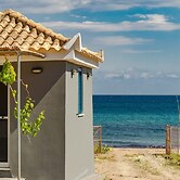 Beach House Steps Away From the sea