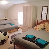 Tranquil Hillside Cottage Retreat