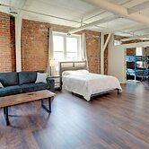 Explore Old Market: Convenient Omaha Condo