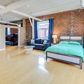 Prime Old Market Location: Walkable Omaha Condo!