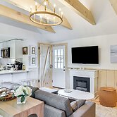 Walk to Shops & Dining: Cozy Osterville Cottage