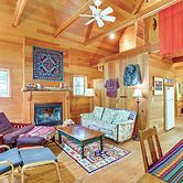 Nature-packed Mckenzie River Retreat w/ Trails!