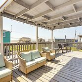 Walk to Beach: Family Getaway By San Luis Pass!