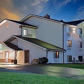 Hillside Inn & Suite