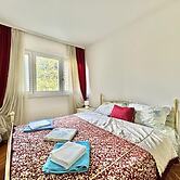 Two Bedroom Apt near Slovenska Beach