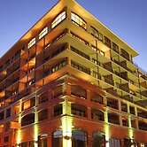 Cape Eazi Stayz The Rockwell