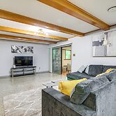 Walk to Graceland: Spacious Memphis Home!