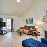 Unwind Fireside: Condo 2 Mi to White Rock Lake!