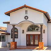 Sunny Spanish Villa Pool, Parking & Privacy