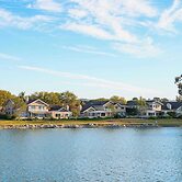 Waterfront Retreat With Stunning Views & Modern Co