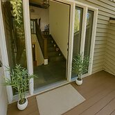 Beautiful House with Yard in Bellevue