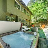 8 Mi to Dtwn Seattle: Pet-friendly Apt w/ Hot Tub