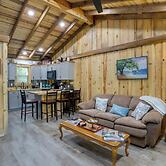 < 1 Mi to Devils Fork Recreation Area: Cozy Cabin!