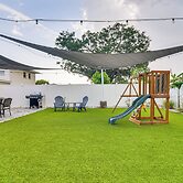 5 Mi to Beach: Tampa Retreat w/ Furnished Lanai!