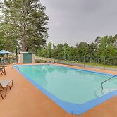 Boat, Swim & Hike: Cottage Near Greers Ferry Lake!