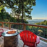 Waynesville Romantic Hideaway w/ Private Hot Tub
