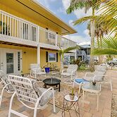 Walk to Beach: Fort Meyers Home w/ Patio!