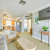 Dog-friendly Getaway: Steps to Fort Myers Beach!