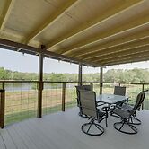 5 Mi to Splashway Waterpark: Cabin in Rock Island
