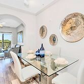 Family Condo Near Disney w Pool & Gympets Welcome