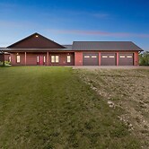 Lakeside 4br Retreat Private, Peaceful & Scenic 4 Bedroom Villa