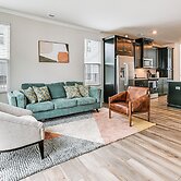 2 Mi to Uptown Charlotte: Townhome w/ Balconies!