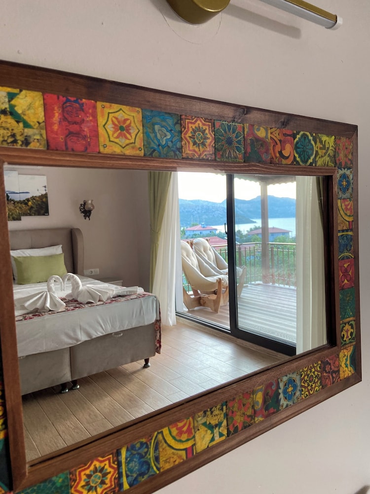 SUNA HOUSE