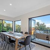 Metawise Luxe 6 Bed Ocean View Family Home in Seaforth