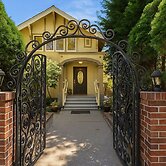 Large Capitol Hill Home Family Retreat