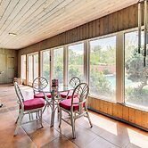 3 Mi to Zoo & Garden: Spacious Albuquerque Home