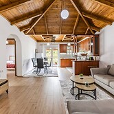 Hillside Apartment Gjirokast r