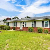 5 Mi to Dtwn: Family-friendly Fayetteville Home!