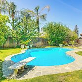 7 Mi to Dtwn: Poolside Paradise in Bakersfield!