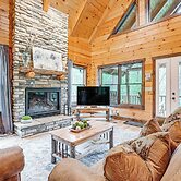 15 Mi to Hocking Hills: Secluded Cabin w/ Hot Tub