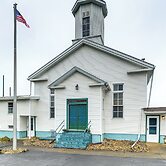 4 Mi to Lake: Unique Family Retreat in Akron Area