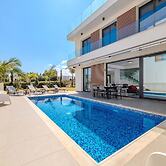 By The Beach - Aura Villa