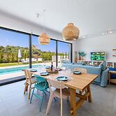 By The Beach - Blue Topaz Villa
