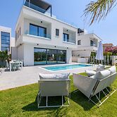 By The Beach - Blue Topaz Villa