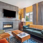 Meadowlark Suite - 201